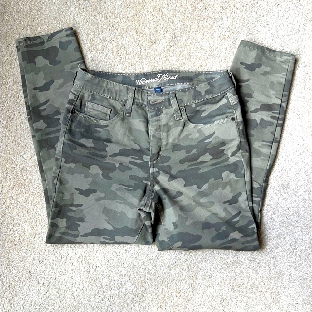 Universal Thread crop Jeans. Camo. 4R